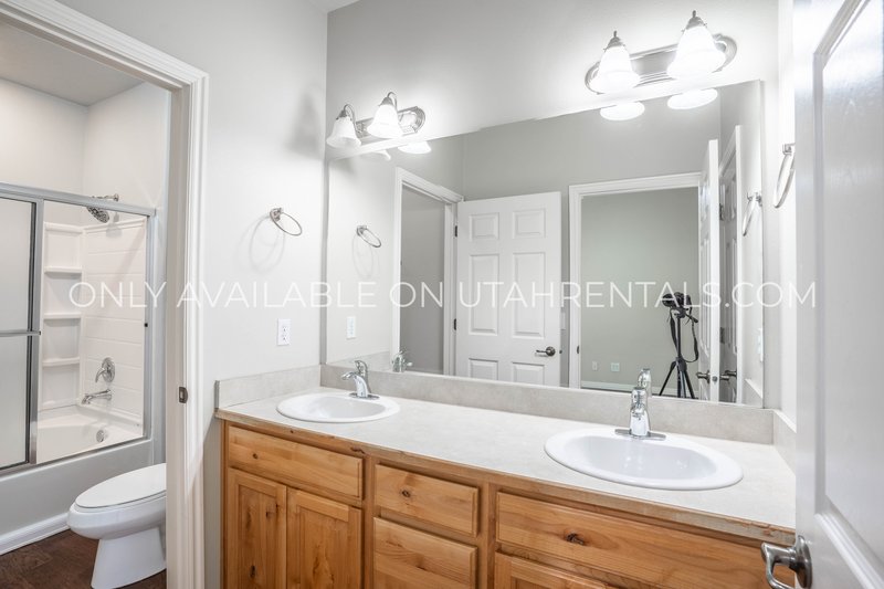 3 Bedroom 2 Bath in Canyon Meadows HOA property image