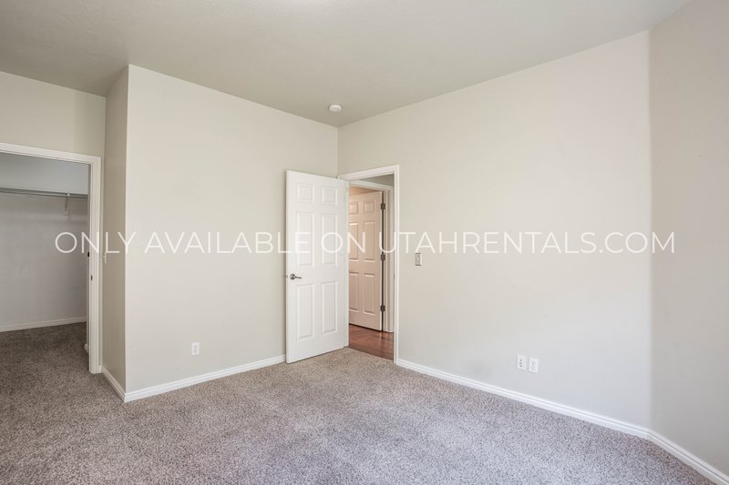 3 Bedroom 2 Bath in Canyon Meadows HOA property image