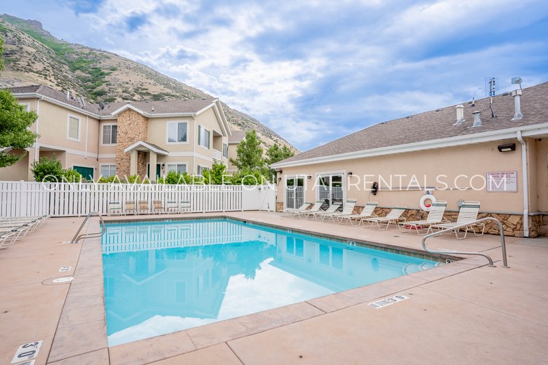 3 Bedroom 2 Bath in Canyon Meadows HOA property image