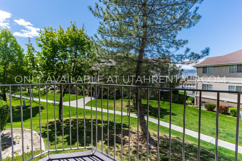 Beautiful 2nd Floor Condo! property image