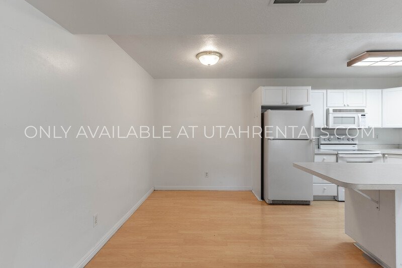 Beautiful 2nd Floor Condo! property image