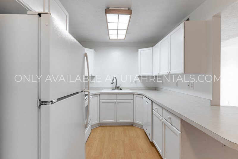 Beautiful 2nd Floor Condo! property image