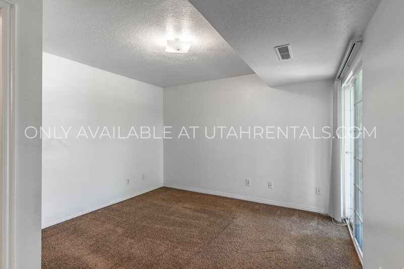 Beautiful 2nd Floor Condo! property image