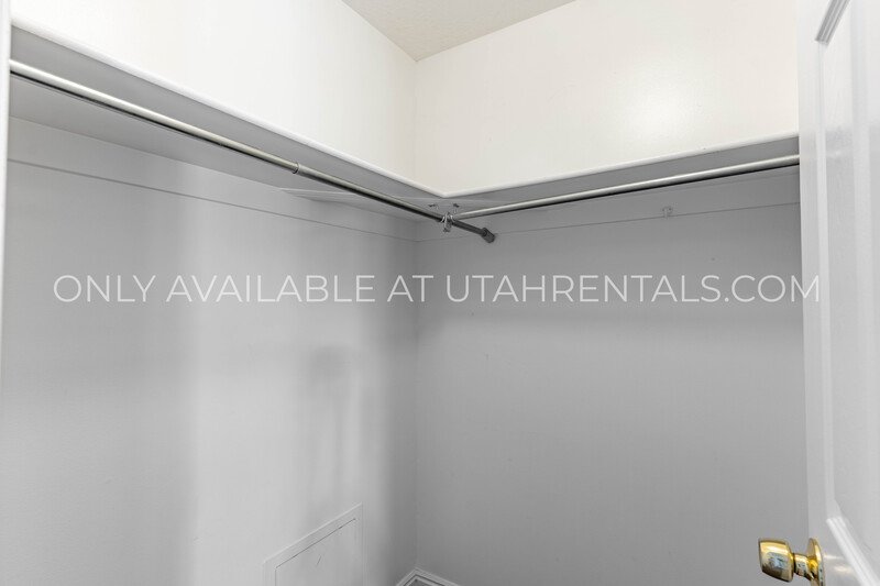 Beautiful 2nd Floor Condo! property image