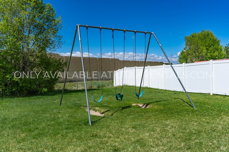 Beautiful 2nd Floor Condo! property image