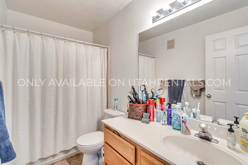 Private and Shared Room Available at Santa Barbara property image