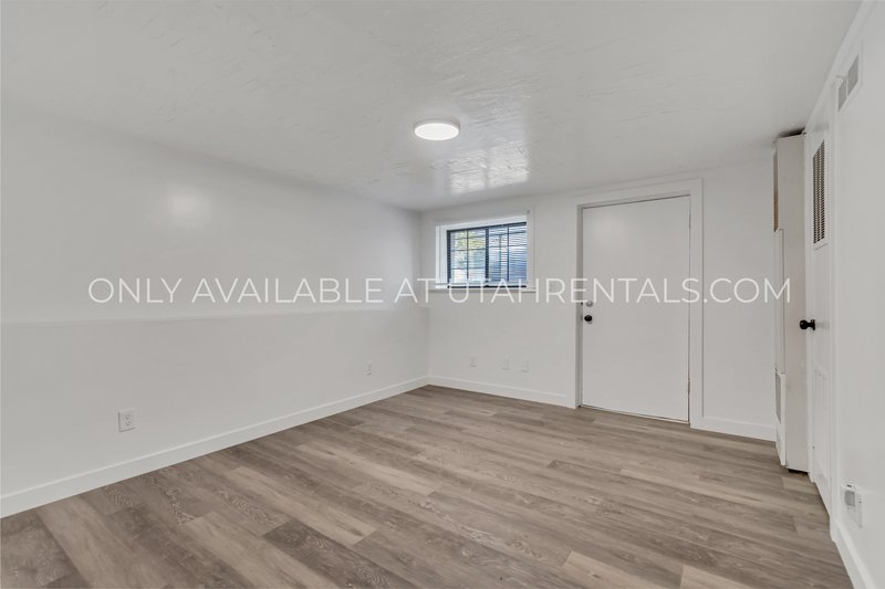 Beautiful, spacious 3 bedroom, 1 bath, Basement Unit property image
