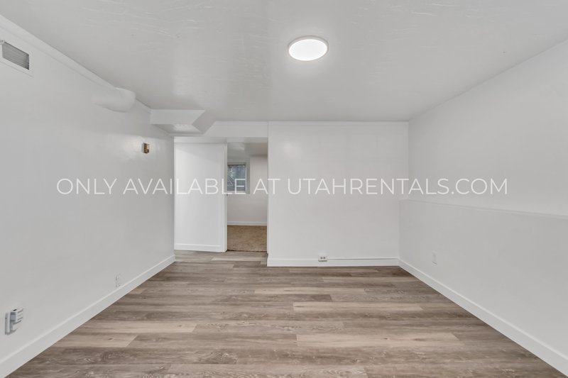 Beautiful, spacious 3 bedroom, 1 bath, Basement Unit property image