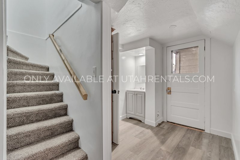 Beautiful, spacious 3 bedroom, 1 bath, Basement Unit property image