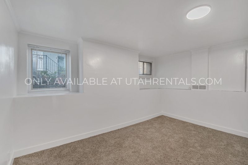 Beautiful, spacious 3 bedroom, 1 bath, Basement Unit property image