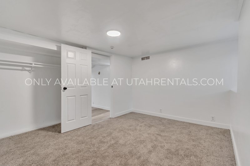 Beautiful, spacious 3 bedroom, 1 bath, Basement Unit property image