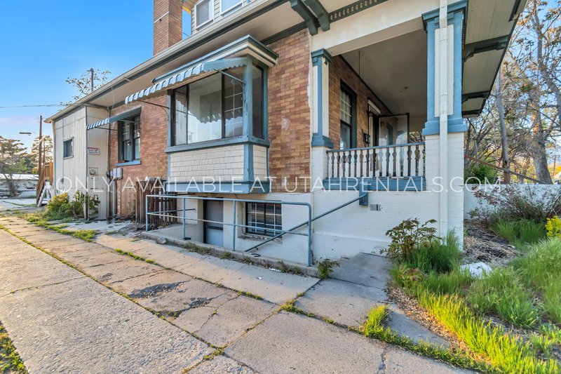 Beautiful, spacious 3 bedroom, 1 bath, Basement Unit property image