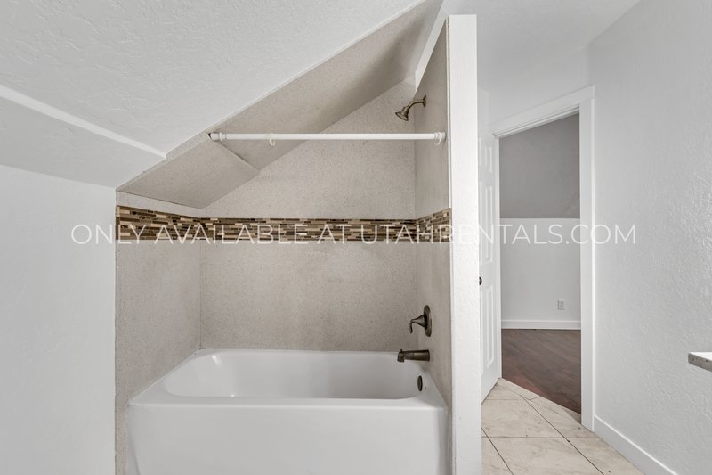 Newly Remodeled 5 Bed 2 Bath House in Provo property image