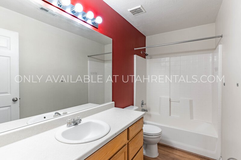 Beautiful 3-bed Provo Townhome! property image