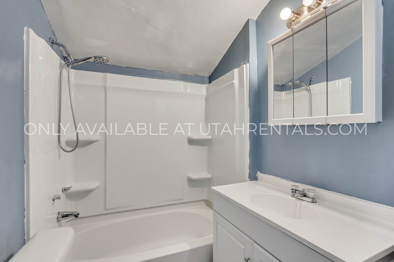 Great 4 bedroom 3 bathroom home in SLC! property image