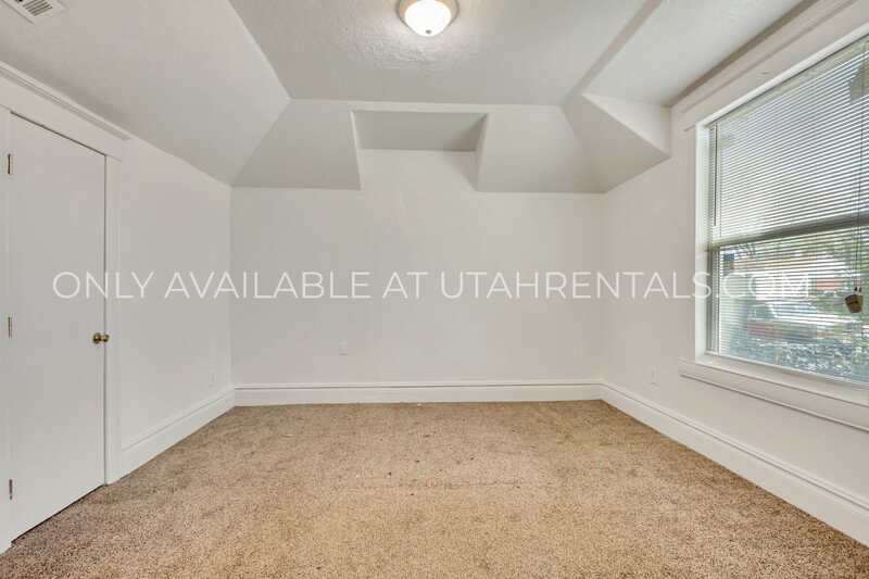 Great 4 bedroom 3 bathroom home in SLC! property image