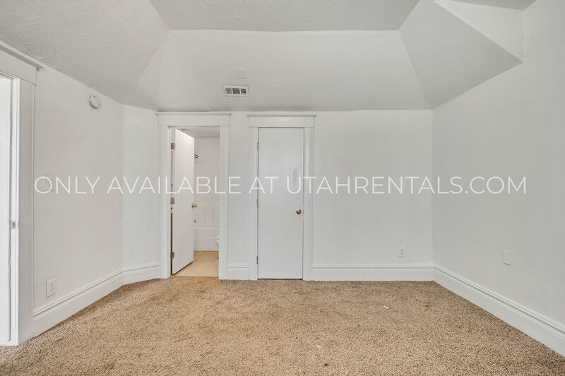 Great 4 bedroom 3 bathroom home in SLC! property image