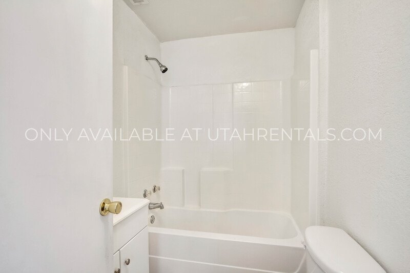 Great 4 bedroom 3 bathroom home in SLC! property image