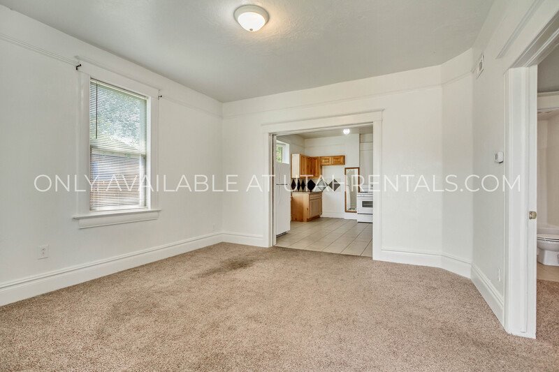 Great 4 bedroom 3 bathroom home in SLC! property image