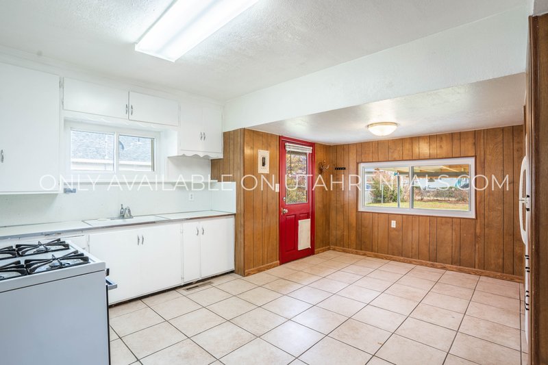 Charming & Spacious 3-Bed Home property image