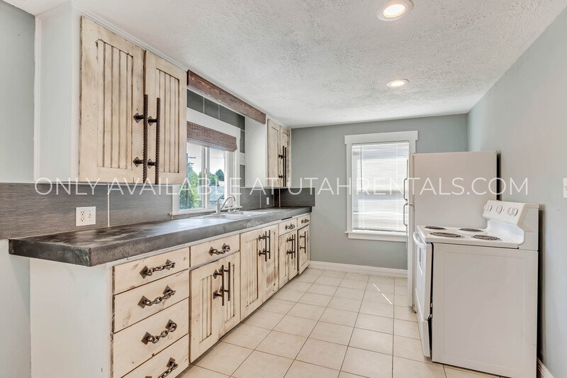 PET FRIENDLY UPSTAIRS UNIT FOR RENT property image