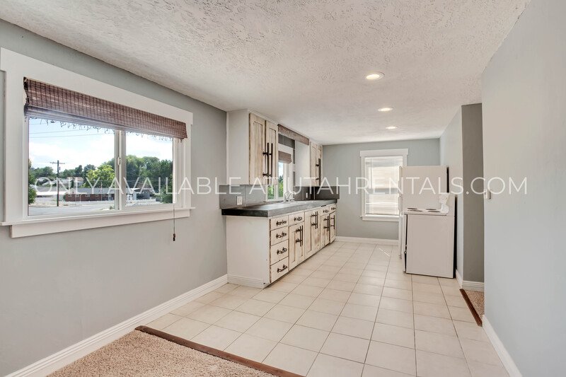 PET FRIENDLY UPSTAIRS UNIT FOR RENT property image