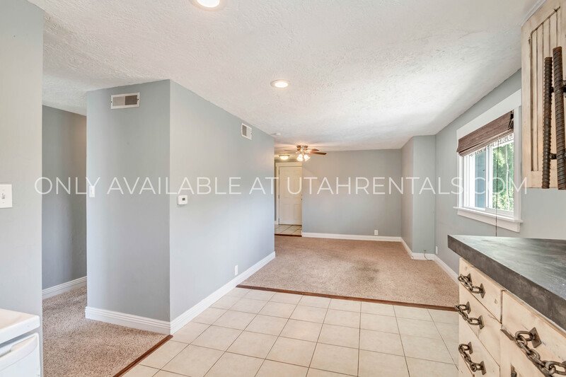 PET FRIENDLY UPSTAIRS UNIT FOR RENT property image