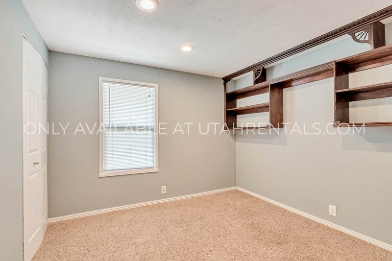 PET FRIENDLY UPSTAIRS UNIT FOR RENT property image