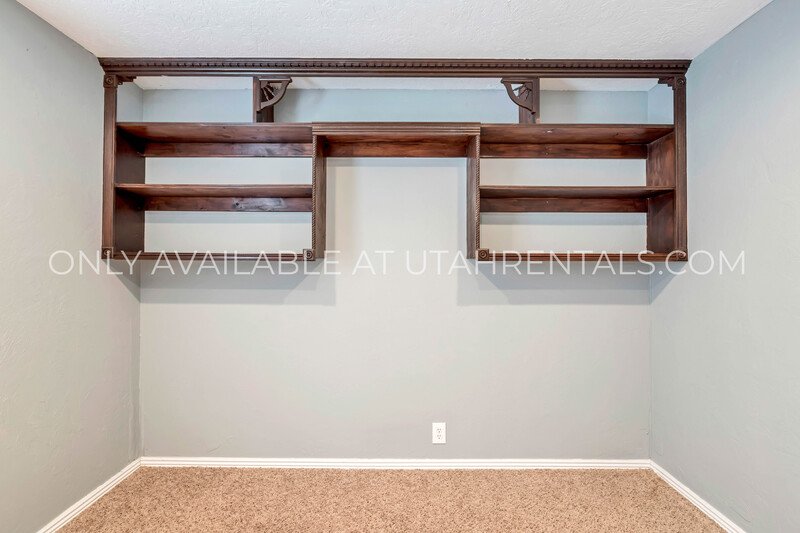 PET FRIENDLY UPSTAIRS UNIT FOR RENT property image