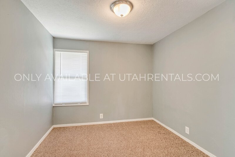 PET FRIENDLY UPSTAIRS UNIT FOR RENT property image