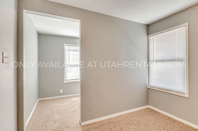 PET FRIENDLY UPSTAIRS UNIT FOR RENT property image