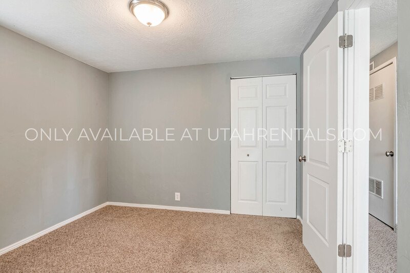 PET FRIENDLY UPSTAIRS UNIT FOR RENT property image