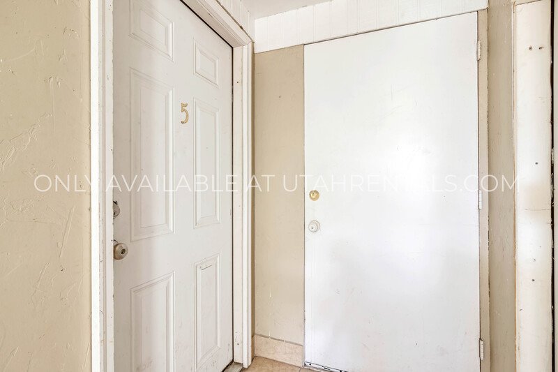 PET FRIENDLY UPSTAIRS UNIT FOR RENT property image