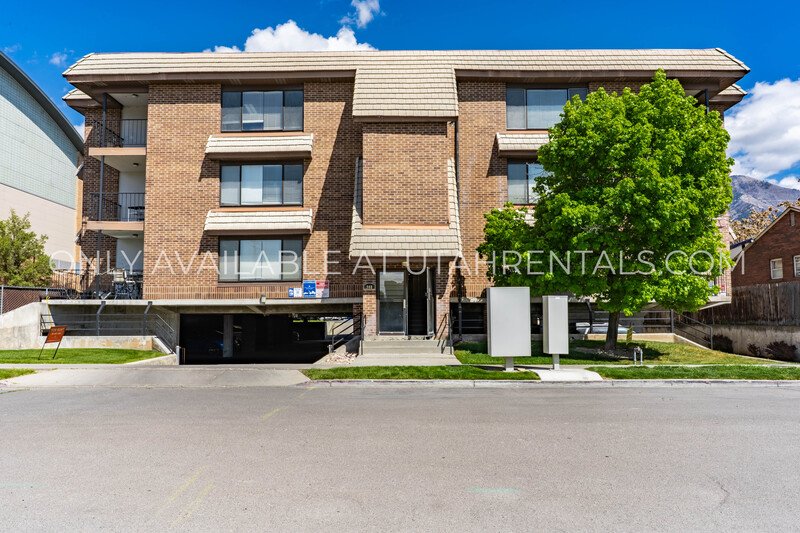 Spacious Shared Room Available in Beautiful 2 Bedroom 2 Bath Apartment property image