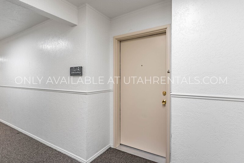 Spacious Shared Room Available in Beautiful 2 Bedroom 2 Bath Apartment property image