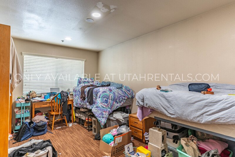 Spacious Shared Room Available in Beautiful 2 Bedroom 2 Bath Apartment property image