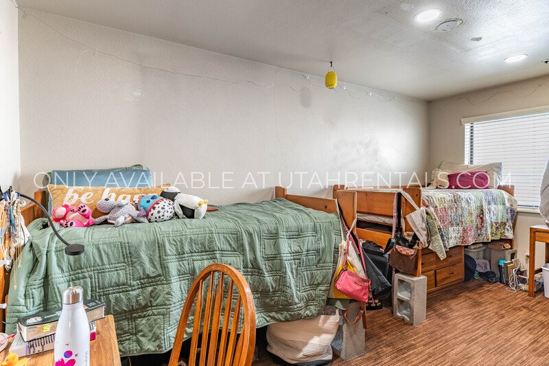 Spacious Shared Room Available in Beautiful 2 Bedroom 2 Bath Apartment property image