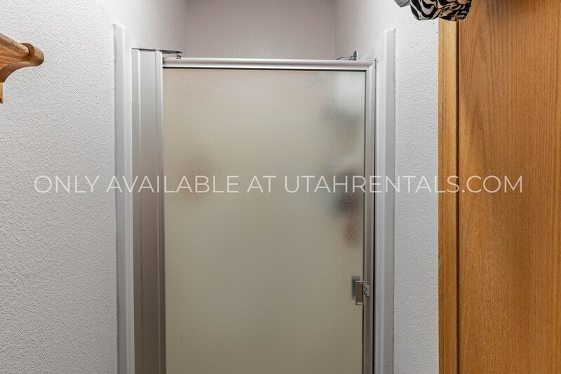 Spacious Shared Room Available in Beautiful 2 Bedroom 2 Bath Apartment property image