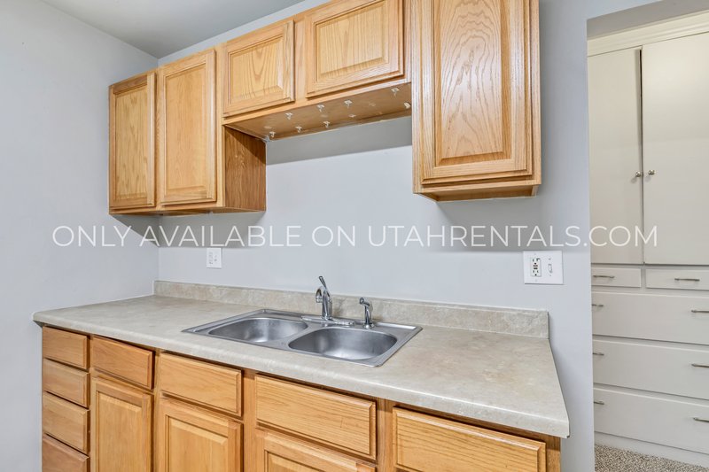 Charming Top-Floor 1-Bedroom Apartment in the Heart of Provo property image