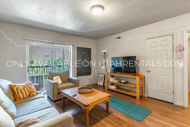 Private Room in Lanai complex property image