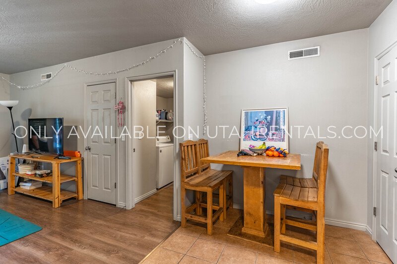 Private Room in Lanai complex property image