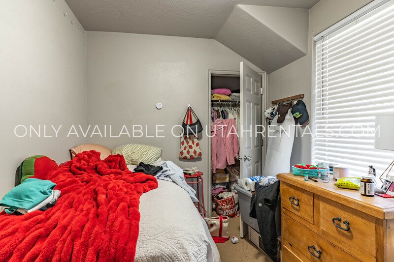 Private Room in Lanai complex property image