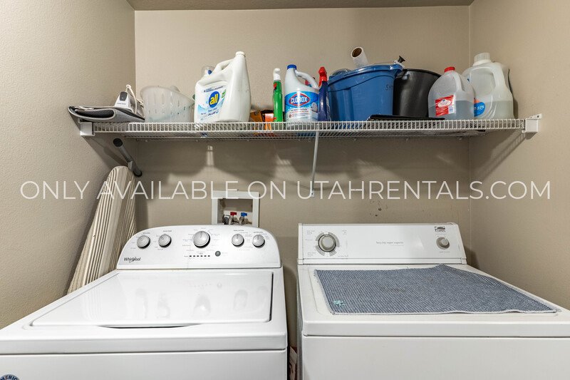 Private Room in Lanai complex property image