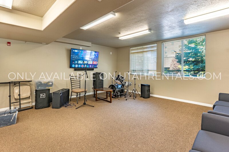 Private Room in Lanai complex property image
