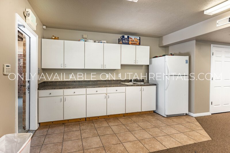 Private Room in Lanai complex property image