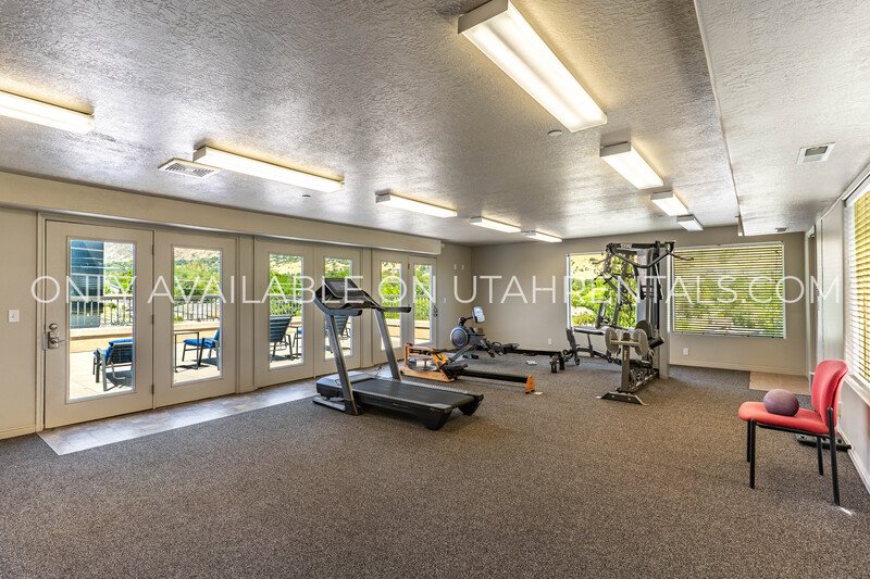 Private Room in Lanai complex property image
