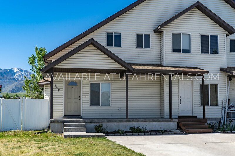 Beautiful, Spacious 4-Bed Single-Family Home in Santaquin! property image