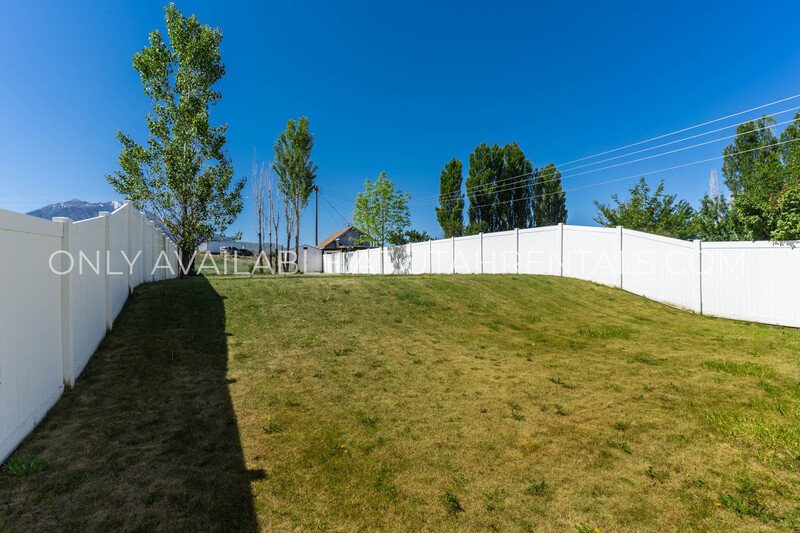 Beautiful, Spacious 4-Bed Single-Family Home in Santaquin! property image