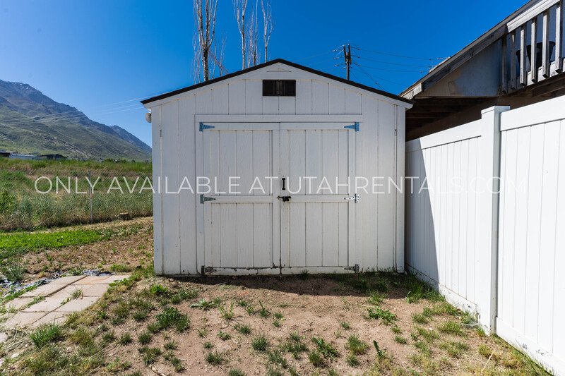 Beautiful, Spacious 4-Bed Single-Family Home in Santaquin! property image