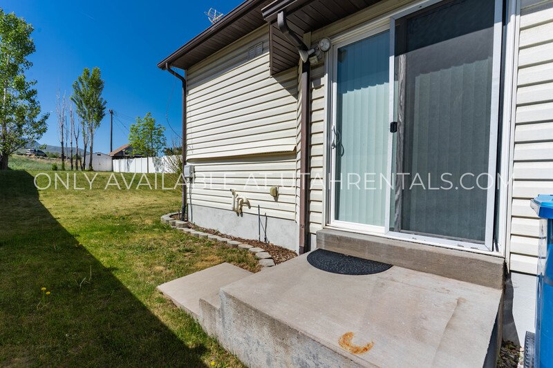 Beautiful, Spacious 4-Bed Single-Family Home in Santaquin! property image